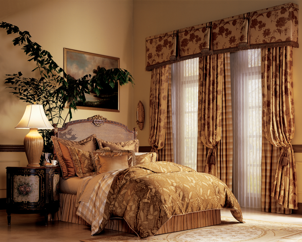 Pairing Drapery with Blinds and Shades